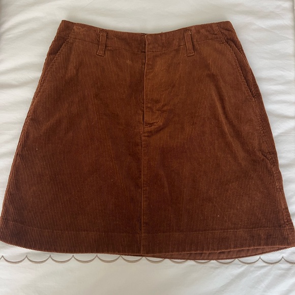 Like new GAP corduroy mini skirt - Picture 2 of 4